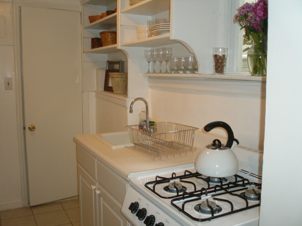 Suite estudio, 1 cama doble, cocina, en la zona del patio del hotel Incentra Village. Foto 6