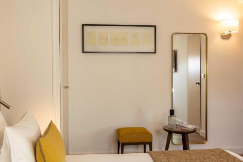 Habitación Triple del hotel Europe Hotel Paris Tour Eiffel. Foto 1