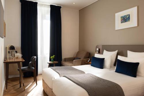 Habitación Triple del hotel Europe Hotel Paris Tour Eiffel. Foto 3