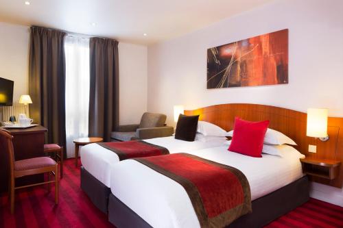 Dos habitaciones contiguas del hotel Europe Hotel Paris Tour Eiffel. Foto 4