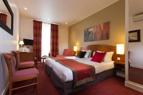 Habitación Twin Confort del hotel Europe Hotel Paris Tour Eiffel. Foto 1