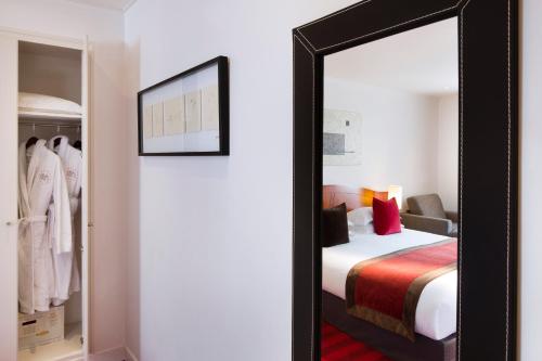 Habitación Doble Superior del hotel Europe Hotel Paris Tour Eiffel. Foto 4