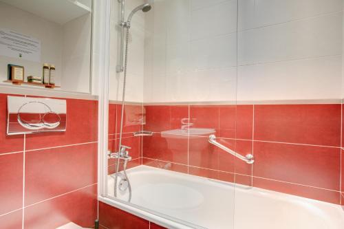 Habitación Doble Confort del hotel Europe Hotel Paris Tour Eiffel. Foto 3