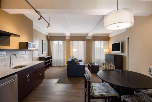 Suite Presidencial del hotel Best Western Syracuse Downtown and Suites. Foto 1