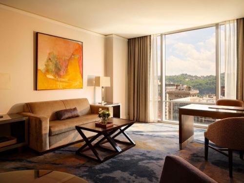 DELUXE CAMA KING VISTA AL MONTE WASHINGTON 420sf 39sm del hotel Fairmont Pittsburgh. Foto 3