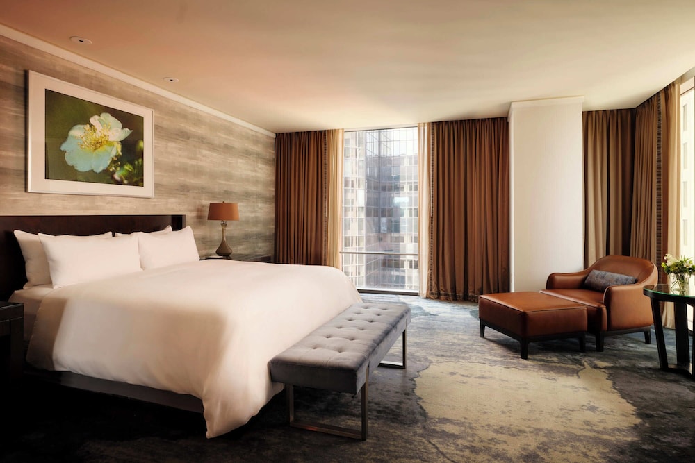 SUITE CON 1 DORMITORIO CAMA KING 650 SF 60 SM del hotel Fairmont Pittsburgh