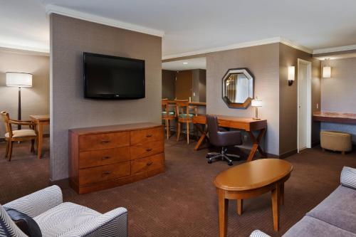 Suite nivel Concierge, 1 cama King o 2 camas Queen - Planta Concierge del hotel Sheraton Niagara Falls. Foto 1
