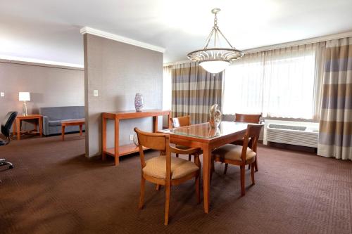 Suite nivel Concierge, 1 cama King o 2 camas Queen - Planta Concierge del hotel Sheraton Niagara Falls. Foto 4