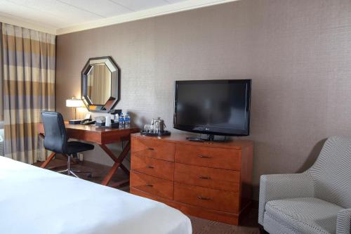 Habitación nivel Concierge, 1 cama king del hotel Sheraton Niagara Falls. Foto 5