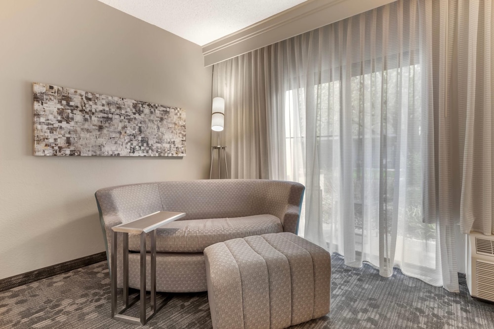 Habitación estándar, 1 cama de matrimonio grande con sofá cama, no fumadores (Patio) del hotel Sonesta Select Minneapolis Eden Prairie. Foto 2