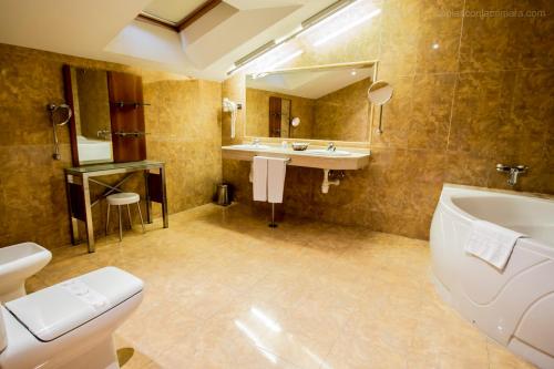 Suite del hotel Silvota. Foto 1
