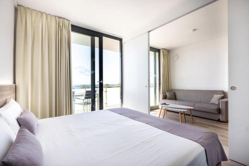 Apartamento Superior de 1 dormitorio (2 adultos + 2 niños de hasta 10 años) del hotel Comtat Sant Jordi. Foto 3