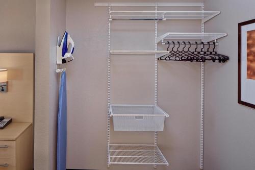 Habitación Doble Estudio - 1 cama grande del hotel Towneplace Suites By Marriott Albany Downtown/medical Center. Foto 4