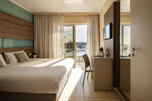 Suite Familiar con vistas al mar del hotel 115 The Strand Aparthotel. Foto 7
