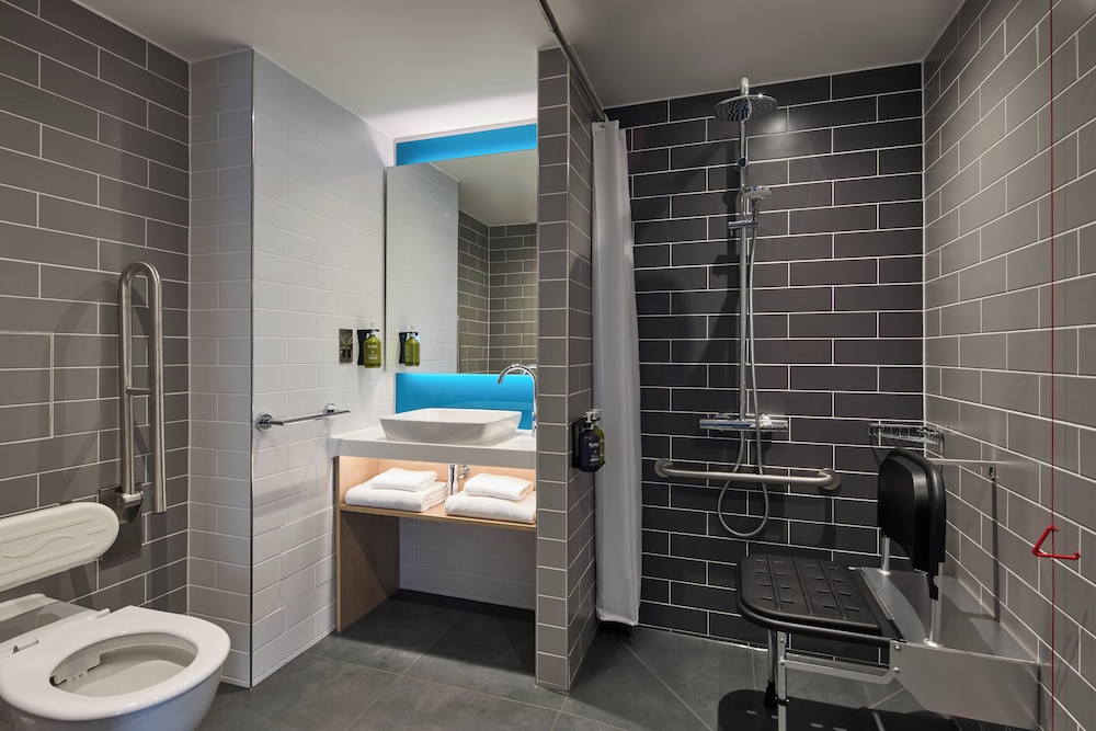 Habitación, 1 cama doble, accesible para personas con discapacidad (Free Hot Breakfast) del hotel Holiday Inn Express London - Limehouse, An Ihg. Foto 8