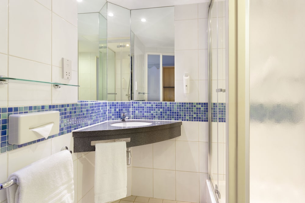 Habitación estándar, 1 cama doble del hotel Holiday Inn Express Park Royal. Foto 6