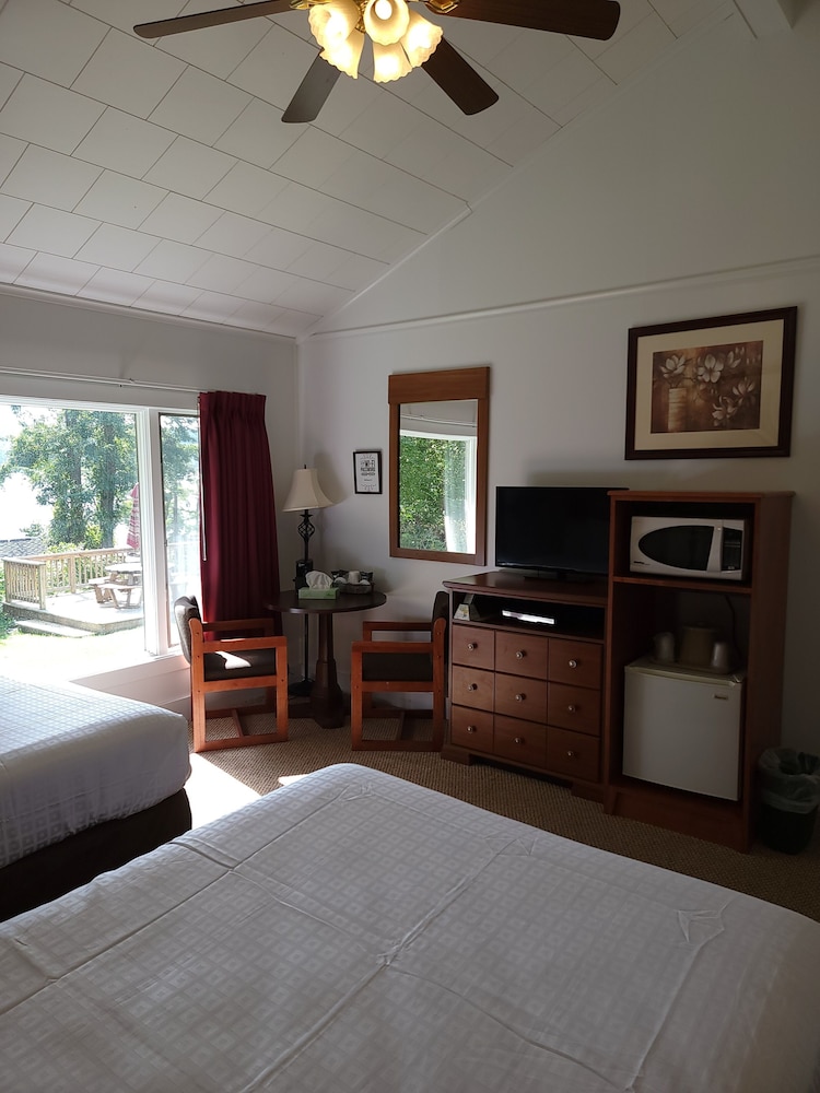 Habitación estándar, 2 camas dobles, no fumadores, vistas al lago del hotel Hickory Grove Motor Inn. Foto 1