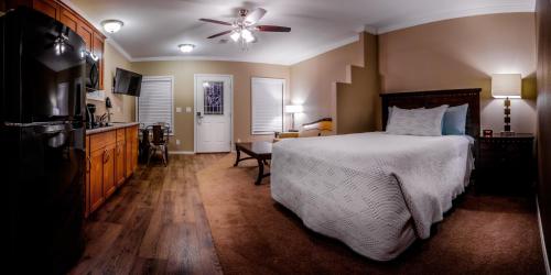 Suite de 1 dormitorio con zona de cocina del hotel Goulding's. Foto 10