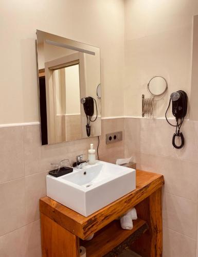 Habitación Doble Interior con bañera de hidromasaje del hotel Nastasi Hotel & SPA