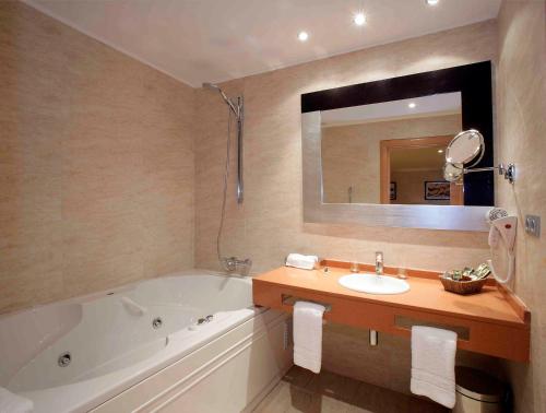 Habitación cuádruple del hotel Nastasi Hotel & SPA. Foto 1
