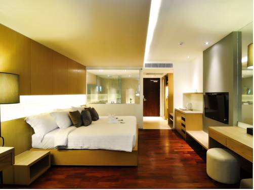 Habitación Deluxe Sunset con acceso a la piscina del hotel Phuket Graceland Resort and Spa. Foto 2