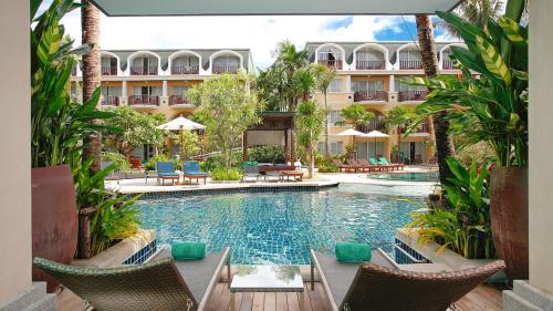 Habitación Deluxe Sunset con acceso a la piscina del hotel Phuket Graceland Resort and Spa. Foto 3