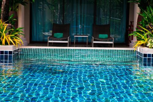 Habitación Deluxe Sunset con acceso a la piscina del hotel Phuket Graceland Resort and Spa. Foto 4