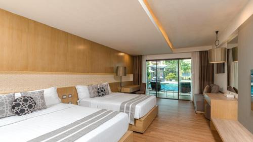 Habitación Deluxe Sunset con acceso a la piscina del hotel Phuket Graceland Resort and Spa. Foto 8