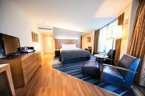 Habitación Premium con cama King, balcón y vistas del hotel Holiday Inn London Camden Lock, An Ihg
