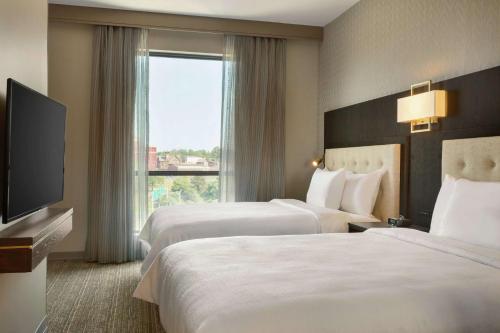 Suite de 2 habitaciones - 2 camas grandes del hotel Embassy Suites By Hilton Syracuse Destiny Usa. Foto 8