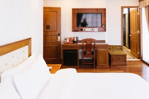 Habitación Deluxe con cama extragrande del hotel The Allen. Foto 4