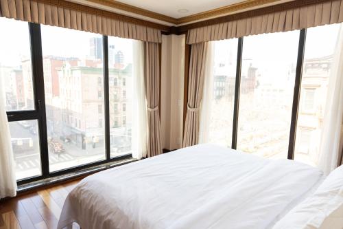 Habitación Deluxe con cama extragrande del hotel The Allen. Foto 3