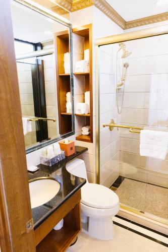 Habitación Deluxe con cama extragrande del hotel The Allen. Foto 6