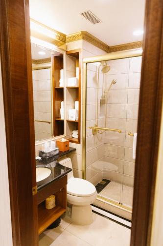 Habitación con cama extragrande - Adaptada para personas de movilidad reducida del hotel The Allen. Foto 4