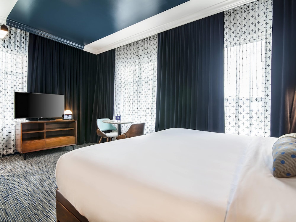 PREMIUM ESQUINA 1 KING, 265sf, 24sm, Vistas a la ciudad, Nevera Marshall del hotel Belmont Vancouver Mgallery