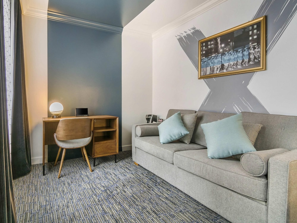 SUITE JUNIOR 2 QUEENS, 300sf, 27sm, Vistas a la ciudad, Sofá cama, Nevera Marshall del hotel Belmont Vancouver Mgallery