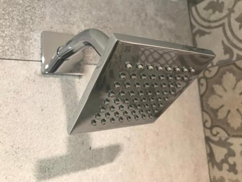 Habitación con cama extragrande adaptada para persona de movilidad reducida - No fumadores del hotel Insignia Brooklyn, Ascend Collection. Foto 1