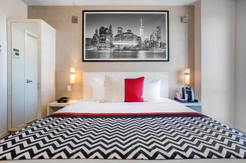 Habitación - 1 cama extragrande - No fumadores del hotel Insignia Brooklyn, Ascend Collection. Foto 3