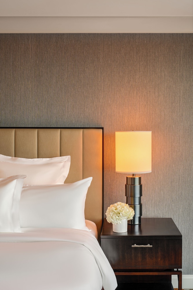 Habitación Deluxe, 1 cama de matrimonio grande del hotel Fairmont Vancouver Airport In-terminal