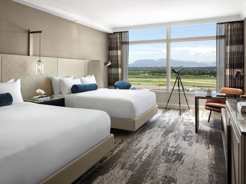 Fairmont Gold, Habitación, 2 camas de matrimonio, Vista a la pista del hotel Fairmont Vancouver Airport In-terminal