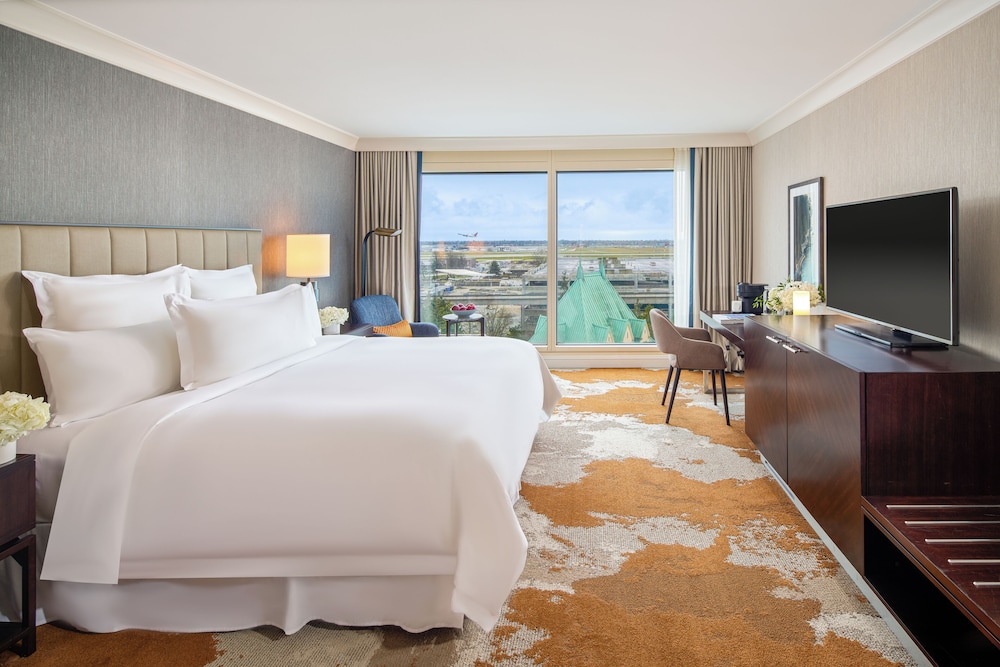 Suite de un dormitorio, cama King del hotel Fairmont Vancouver Airport In-terminal