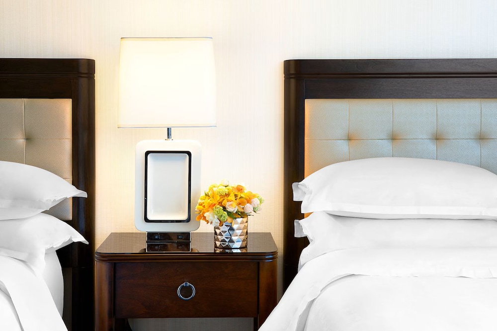 Habitación Club, 2 camas dobles del hotel Sheraton Vancouver Wall Centre