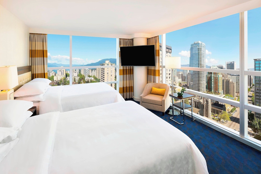 Habitación familiar, 1 cama de matrimonio grande (1 King, and 2 Doubles) del hotel Sheraton Vancouver Wall Centre. Foto 1