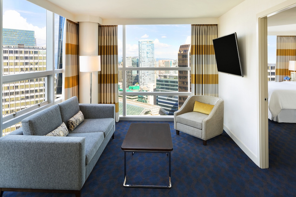 Habitación Club, 1 cama de matrimonio grande, no fumadores del hotel Sheraton Vancouver Wall Centre. Foto 3