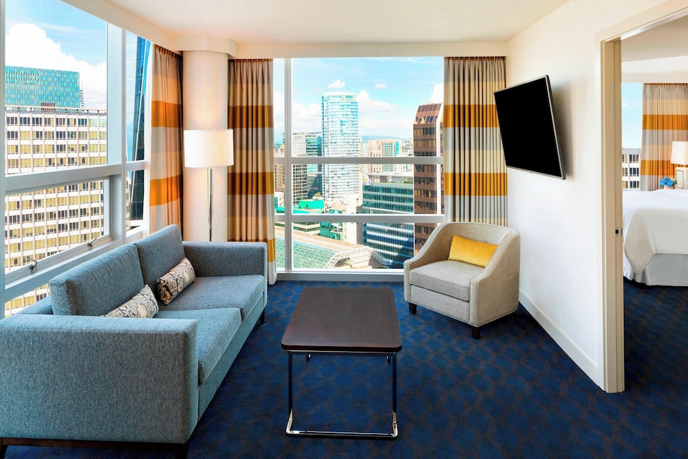 Suite Club, 1 cama doble del hotel Sheraton Vancouver Wall Centre. Foto 7