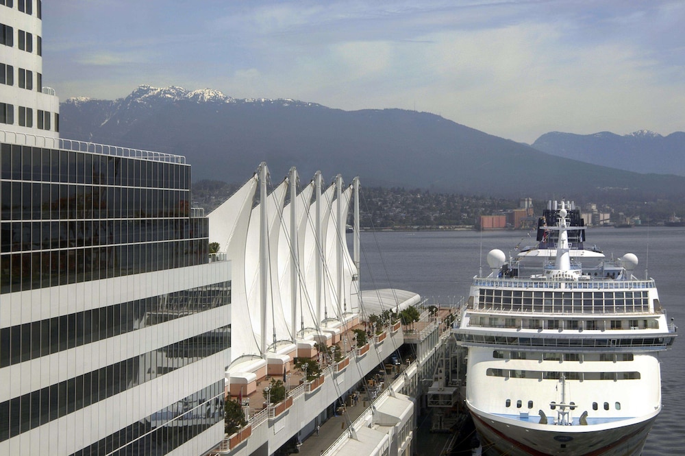 Habitación Deluxe, 1 cama de matrimonio grande, vistas al puerto del hotel Fairmont Waterfront. Foto 4