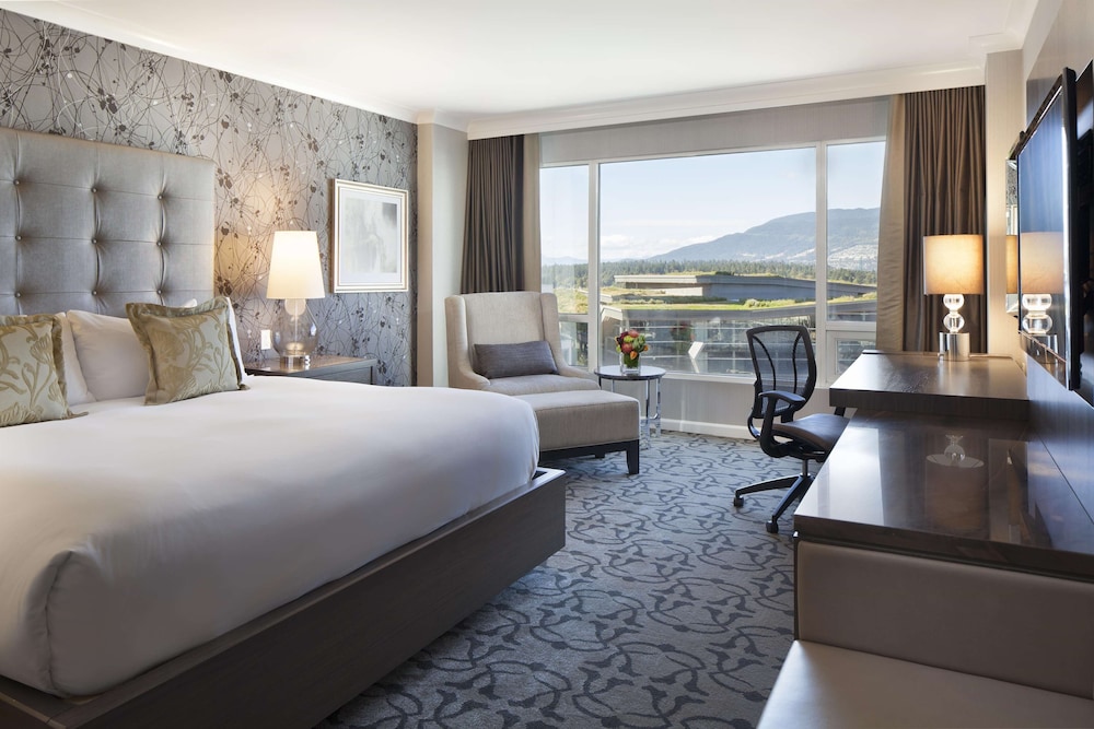 Habitación, 1 cama de matrimonio grande, vistas a la ciudad (Fairmont Gold) del hotel Fairmont Waterfront. Foto 3