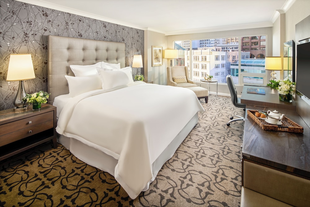Habitación, 1 cama de matrimonio grande, vistas a la ciudad (Fairmont Gold) del hotel Fairmont Waterfront. Foto 4