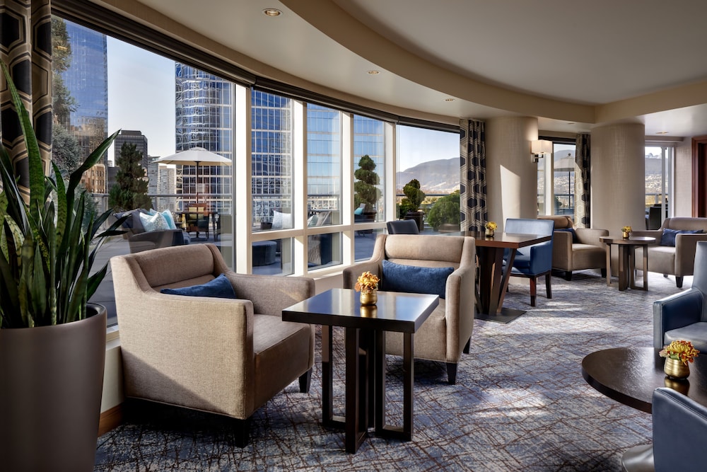 Habitación, 1 cama de matrimonio grande, vistas al puerto (Fairmont Gold) del hotel Fairmont Waterfront. Foto 6