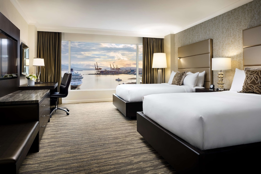Habitación Signature, 2 camas dobles, vistas al puerto del hotel Fairmont Waterfront. Foto 3